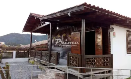 Casa de alvenaria e madeira em Bombas - Bombinhas-SC