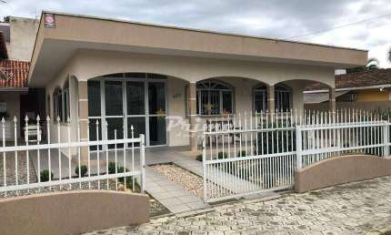 Casa com 3 quartos à venda no Centro, Bombinhas 