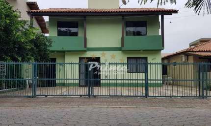 Imóvel com 5 apartamentos + Casa em mesmo terreno - Á VENDA - Centro - Bombinhas/SC