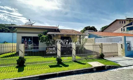 BELÍSSIMA CASA Á VENDA NO BAIRRO JOSÉ AMÂNDIO - BOMBINHAS/SC