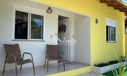 Casa á Venda - Apenas 550m do Mar de Bombas - Bombinhas/SC