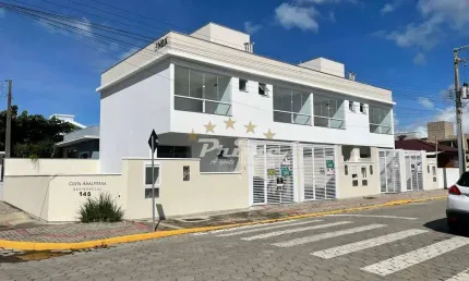Sobrado Geminado à Venda com 2 Suítes - Bombinhas/SC