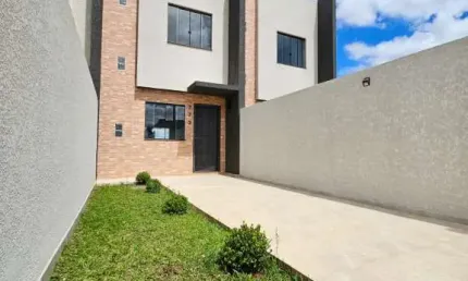 Maravilhoso sobrado no Conj. Habitacional Nova Ponta Grossa.