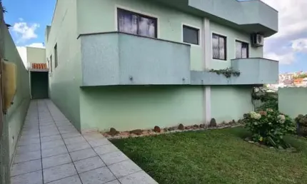 Apartamento no Bairro Orfãs, próximo ao açougue Santana.
