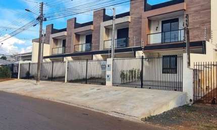 Sobrado em ótima localização próximo ao Supermercado Vitor.