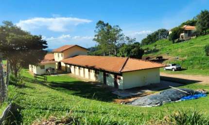 Centro Hipico a venda Um lugar &#250;nico! Sítio belíssimo excelente localização Casa construída para morar com lareira, jacuzzi no CENTRO HIPICO As baias, cocheiras, piquetes infraestrutura projetada