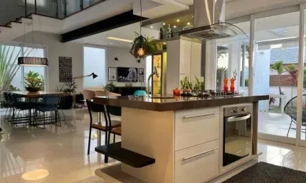Linda casa em condomínio fechado no Jardim Novo Mundo!