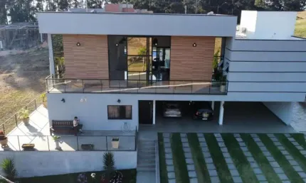 ESPETACULAR CASA COM 5 DORMITORIOS SUITE MASTER COM CLOSET HIDROA VENDA COM PISCINA NO CONDOMINIO COLINAS DE INHANDJARA EM ITUPEVA SP
