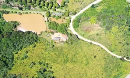 àrea De 6,1 Alqueires Muito Bem Localizada E Com Lago. - no Jardim Caxambu DOCUMENTA&#199;&#195;O TODA EM ORDEM. Ideal para investimento, incorporação ou desenvolvimento de projetos.