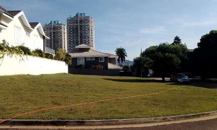 excelente terreno de 492 m2 no condominio quinta das laranjeiras, localizado entre a av 9 de jullho e av jundiai, esquina mercado dom olivio na rua do retiro, terreno plano em otima localização no con