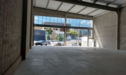 Galpão locação localizado na av tenente marques excelente localização com  860m2 de terreno  720m2 de galpão  pé direito de 10mts  em cajamar sp