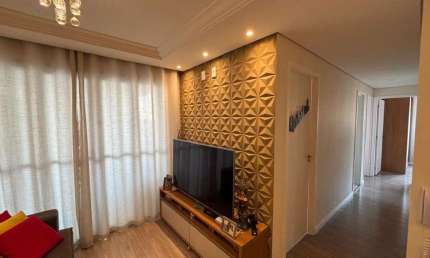 O apartamento possui 3 dormitórios, 2 banheiros, uma vaga de garagem e 70 m&#178;, com a vantagem de estar em um dos cinco prédios do condomínio, todos com elevador. &#201; uma oportunidade que equili