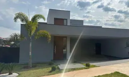 Luxuosa Casa Moderna em Condomínio Fechado com Piscina e Lazer Completo!