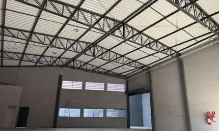 Salão comercial de 300 metros quadrados, localizada em uma esquina apenas 150m da Av Tenente Marques proximo shopping