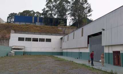 Galpão Comercial &#224; Venda - 700m&#178; de àrea Construída + 1000m&#178; de Pátio - Santana de Parnaíba