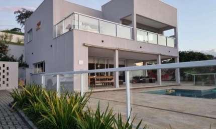 Oportunidade &#218;nica: Linda Casa com Hidromassagem e Ampla àrea!