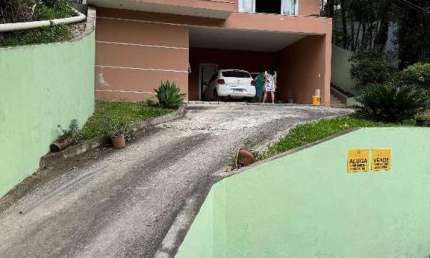 Linda Casa &#224; Venda no Condomínio Chácara do Rosário - Conforto e Natureza!