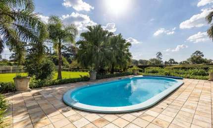 Chácara com 4 dormitórios à venda, 6757 m² por R$ 2.250.000,00 - Jardim Esmeralda - Piraquara/PR