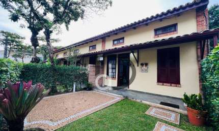 ?? Charmosa Casa em Villaggio à Venda – Pronta para Morar!