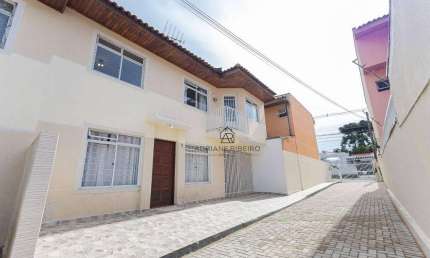 Sobrado de 3 quartos está no bairro Portão em condomínio fechado