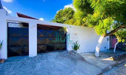 Casa com três quartos e energia solar, no Jardim Petrópolis - Maceió Alagoas