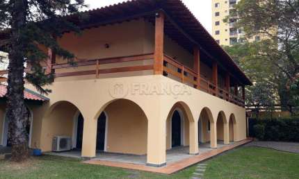 CASA 4 DORMITÓRIOS SENDO 2 SUÍTE - CIDADE JARDIM - JACAREÍ