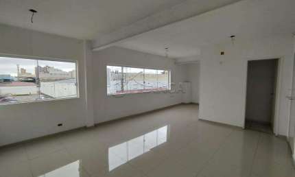 SALA COMERCIAL COM APROXIMADAMENTE 30m² CENTRO DE JACAREÍ