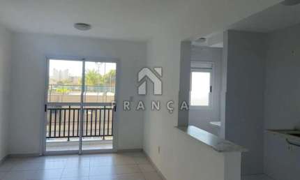 Apartamento com 3 quartos para alugar no Centro, Jacareí 