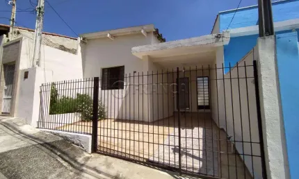 Casa 4 dormitórios sendo 1 suíte próximo ao centro de jacareí