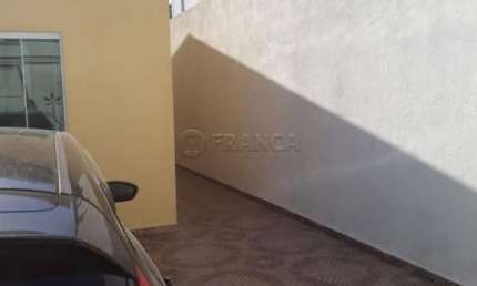Excelente casa com piscina no Vila Branca - 02 dormitórios
