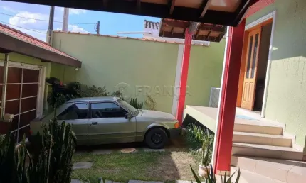 CASA 3 DORMITÓRIOS SENDO 1 SUITE BAIRRO PARQUE SANTO ANTONIO JACAREÍ