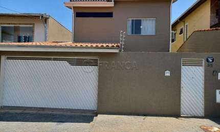 CASA 4 DORMITÓRIOS SENDO 1 SUÍTE - VILA APRAZÍVEL - JACAREÍ