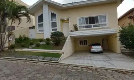CASA EM CONDOMINIO 05 DOMITÓRIOS SENDO 01 SUITE  E 01 SUITE MASTER - COLEGINHO - JACAREÍ SP