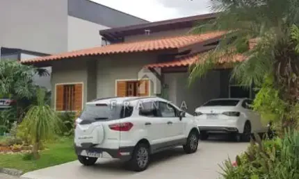 Belíssima casa em Condomínio fechado, Villa Branca.
