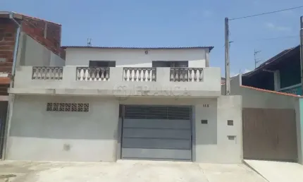 Casa de 03 dormitórios, espaçosa em contato com a natureza. no jardim colônia - jacareí sp
