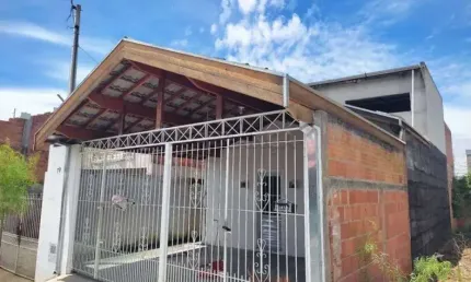 Casa térrea no Jardim Minas Gerais | 2 Dormitórios - São José dos Campos