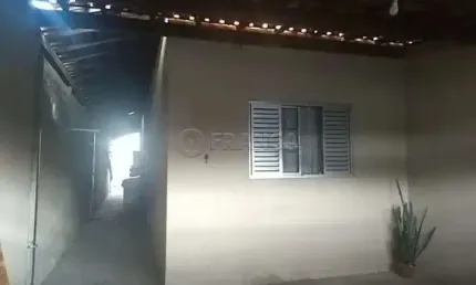 Casa no Conjunto Residencial Galo Branco | 2  Dormitórios - São José dos Campos