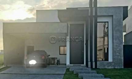 Excelente Casa no Residencial Santa Mônica | 03 Dormitórios - Caçapava