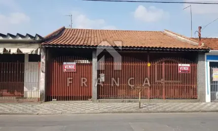 CASA COM 03 DORMITÓRIOS SENOD 01 SUITE E EDICULA - PONTO COMERCIAL JARDIM JACIENTO JACAREI SP