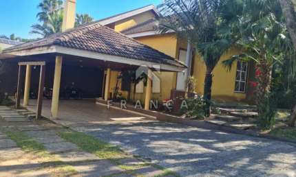 CASA EM CONDOMINIO COM 05 SUITES - ALTOS DE SANTANA JACAREI SP