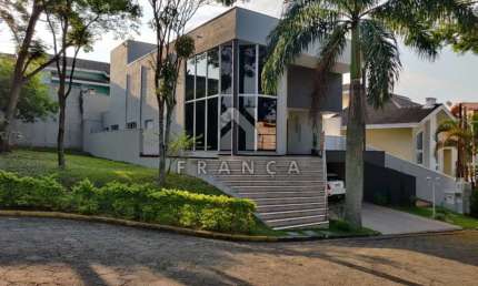 Sobrado 03 suites no Condomínio Coléginho - Jacareí - SP.
