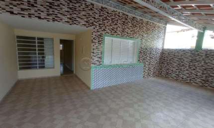 Casa com 3 quartos para alugar no Jardim Santa Maria, Jacareí 