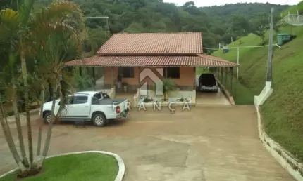 Sítio à Venda porteira fechada na Estrada Rio do Peixe, Bairro de Guaratinguetá - SP