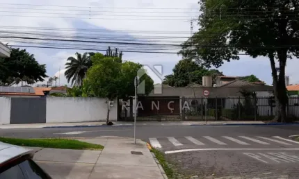 Excelente imóvel, com amplo terreno - Área Central de Jacareí