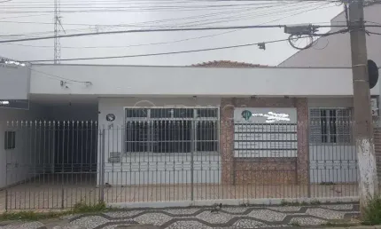 CASA 03 DORMITÓRIOS SENDO 01 SUITE - CENTRO JACAREÍ SP