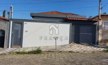 Casa com 3 Dormitórios 1 Suíte - próximo ao centro !!!