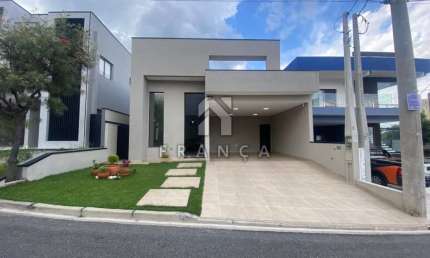 Casa em Condomínio 03 Dormitórios sendo 01 suite - São João Jacareí SP
