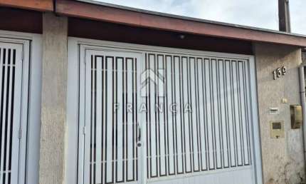 Casa com 3 Dormitórios, Espaço Gourmet e Próxima ao Centro no Bairro Vila Pinheiro