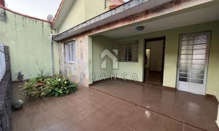 Casa com 3 quartos para alugar no Centro, Jacareí 