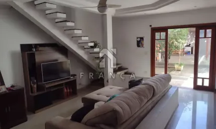 Casa com 3 quartos à venda no Centro, Jacareí 